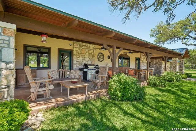 722 W Lacey Oaks Parkway Kerrville, TX 78028