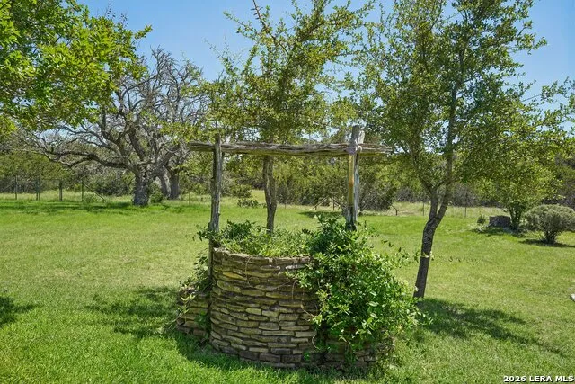 722 W Lacey Oaks Parkway Kerrville, TX 78028
