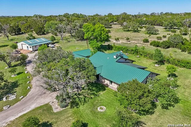 722 W Lacey Oaks Parkway Kerrville, TX 78028
