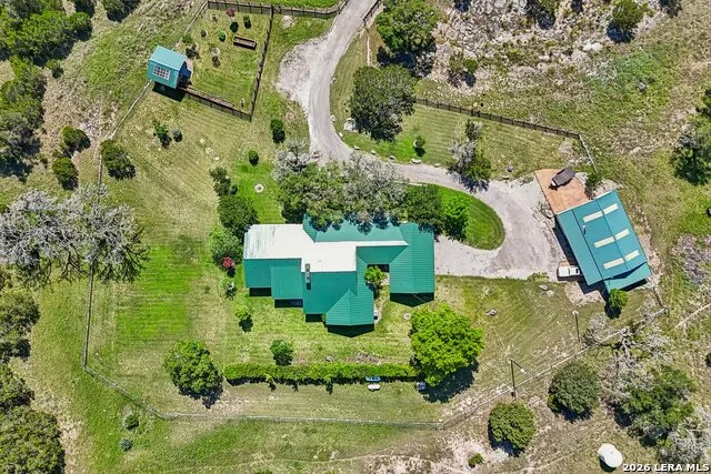 722 W Lacey Oaks Parkway Kerrville, TX 78028
