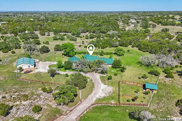 722 W Lacey Oaks Parkway Kerrville, TX 78028