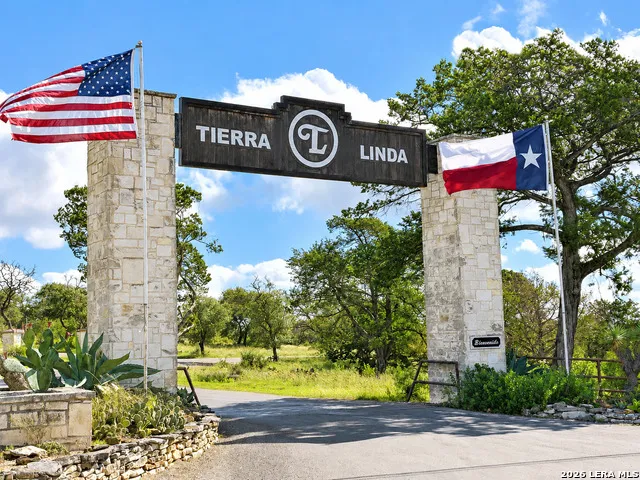 722 W Lacey Oaks Parkway Kerrville, TX 78028