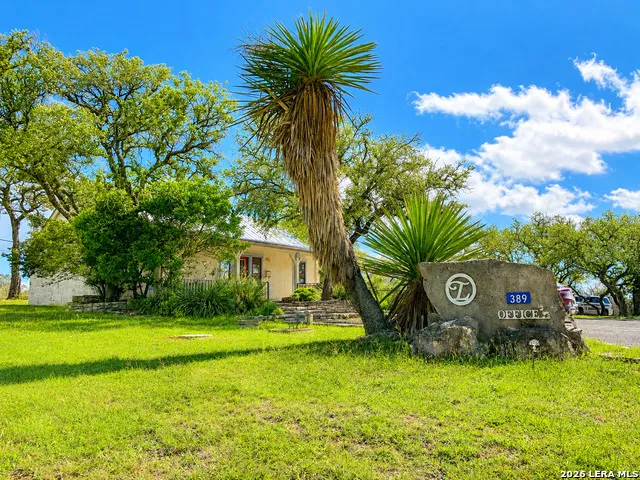 722 W Lacey Oaks Parkway Kerrville, TX 78028