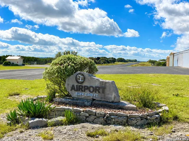 722 W Lacey Oaks Parkway Kerrville, TX 78028