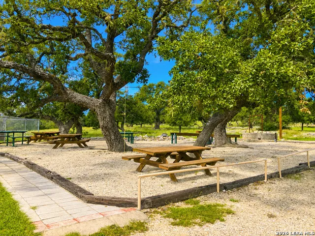 722 W Lacey Oaks Parkway Kerrville, TX 78028