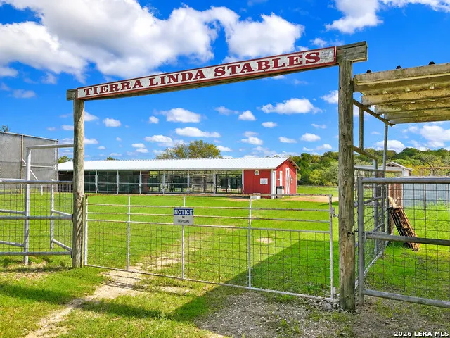722 W Lacey Oaks Parkway Kerrville, TX 78028