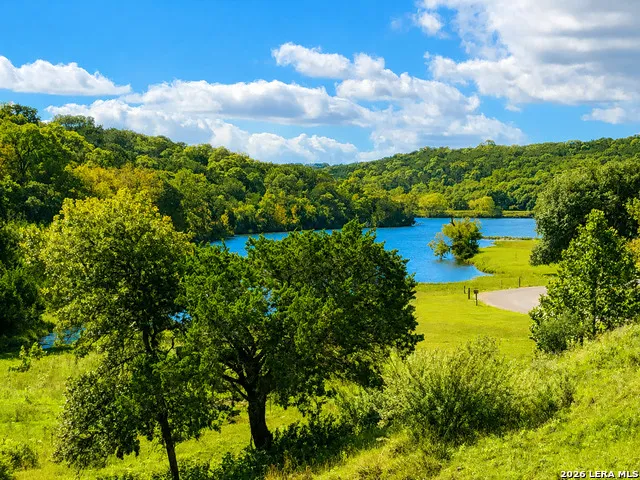 722 W Lacey Oaks Parkway Kerrville, TX 78028