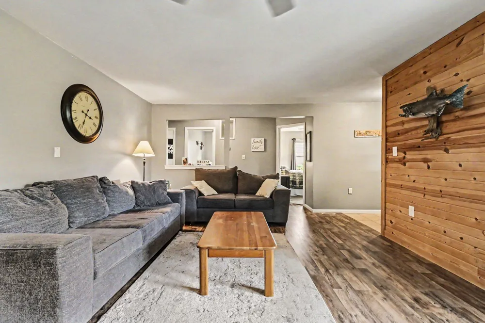 11332 Crestview Drive E Cement City, MI 49233