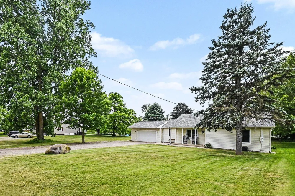 11332 Crestview Drive E Cement City, MI 49233