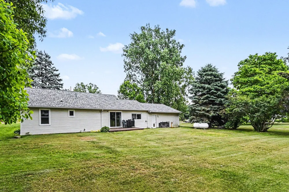 11332 Crestview Drive E Cement City, MI 49233
