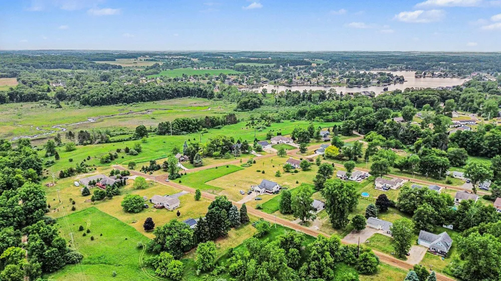 11332 Crestview Drive E Cement City, MI 49233