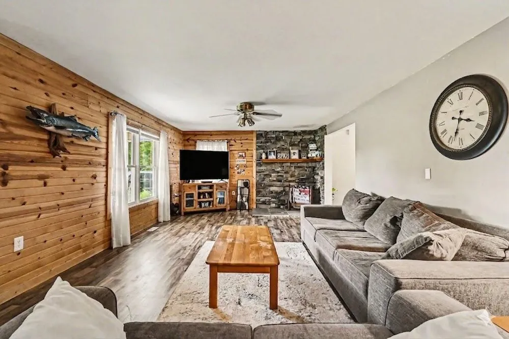 11332 Crestview Drive E Cement City, MI 49233