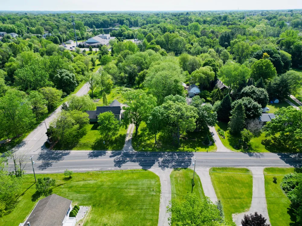 2326 Dean Lake Avenue NE Grand Rapids, MI 49505