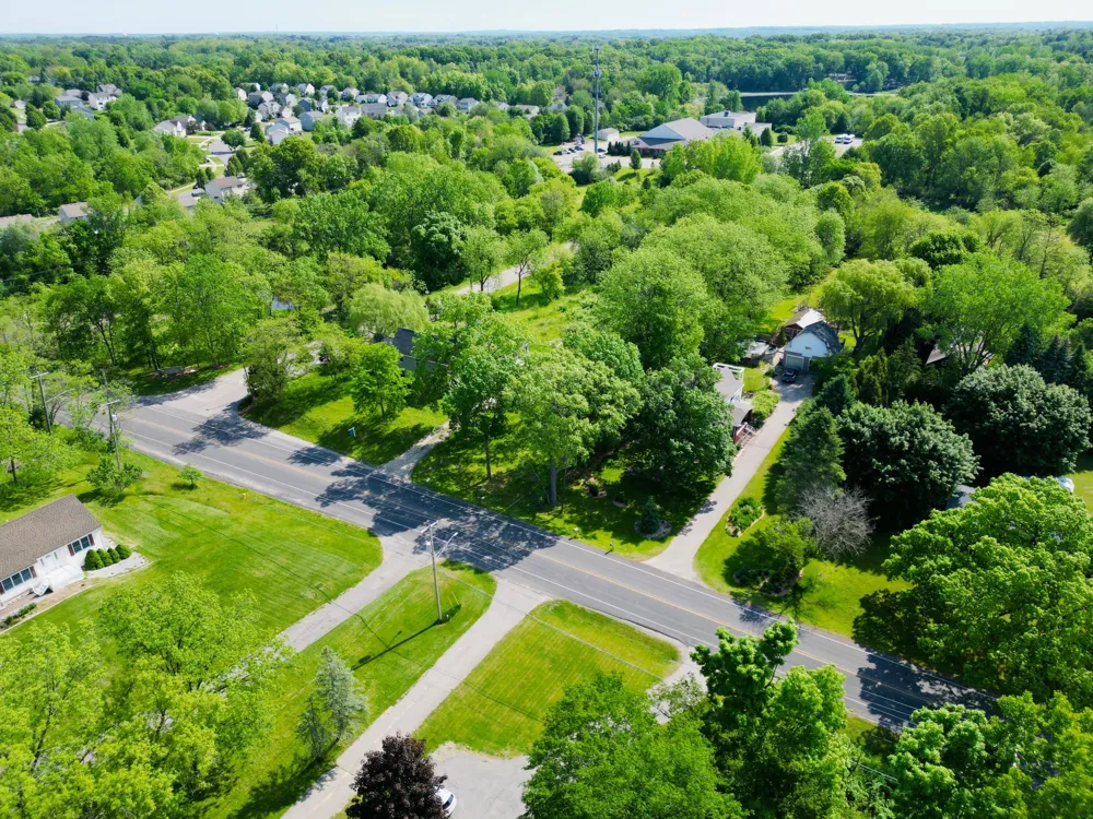 2326 Dean Lake Avenue NE Grand Rapids, MI 49505