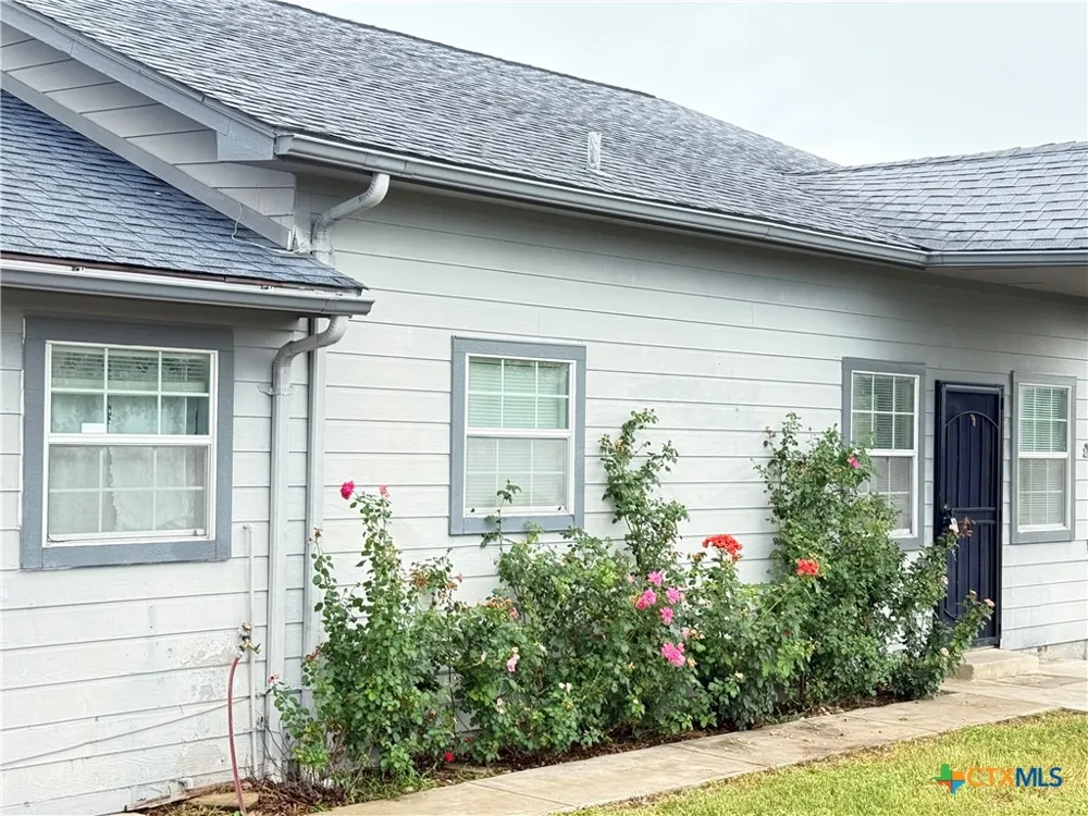 256 County Road 481 Gonzales, TX 78629