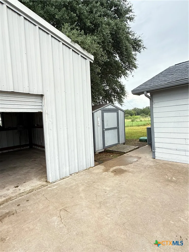 256 County Road 481 Gonzales, TX 78629