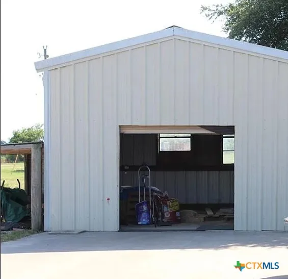 256 County Road 481 Gonzales, TX 78629