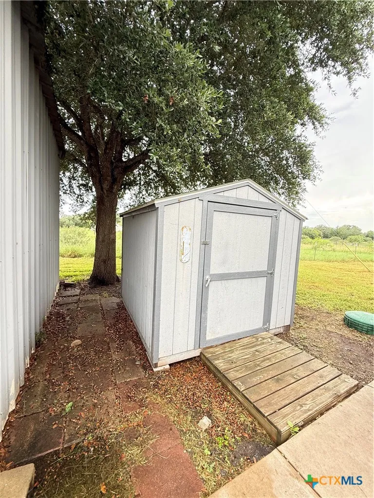 256 County Road 481 Gonzales, TX 78629