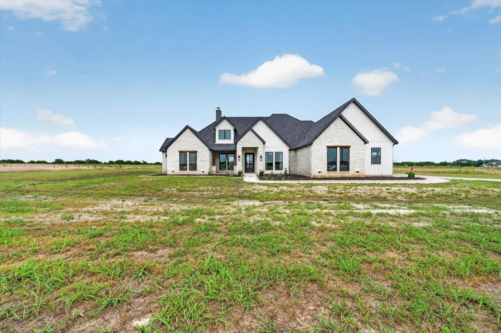 12262 Fm 1384 Justin, TX 76247