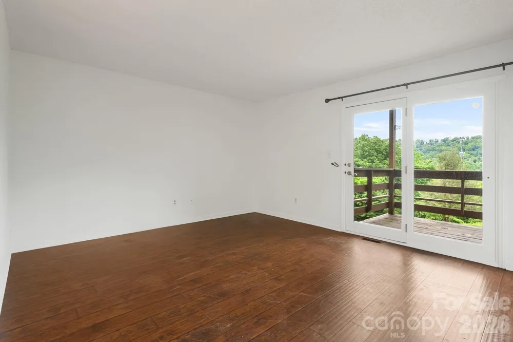 305 Piney Mountain Drive #J2 Asheville, NC 28805