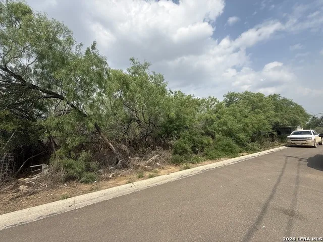 1711 Matamoros Cotulla, TX 78014