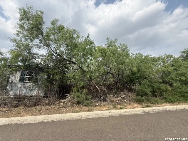 1711 Matamoros Cotulla, TX 78014