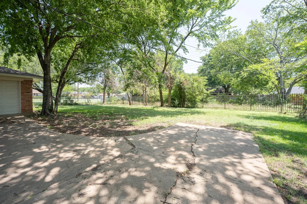614 Young Boulevard DeSoto, TX 75115
