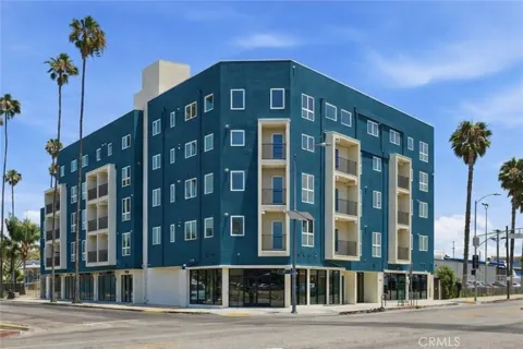 1818 S Norton Avenue #404