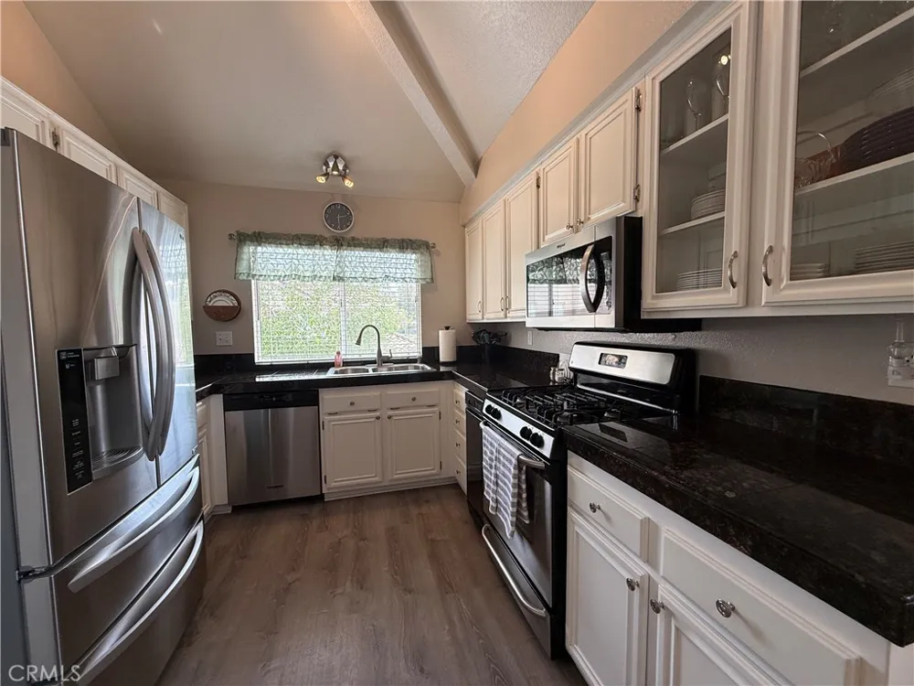 478 Shelburne Lane, Unit B Simi Valley, CA 93065