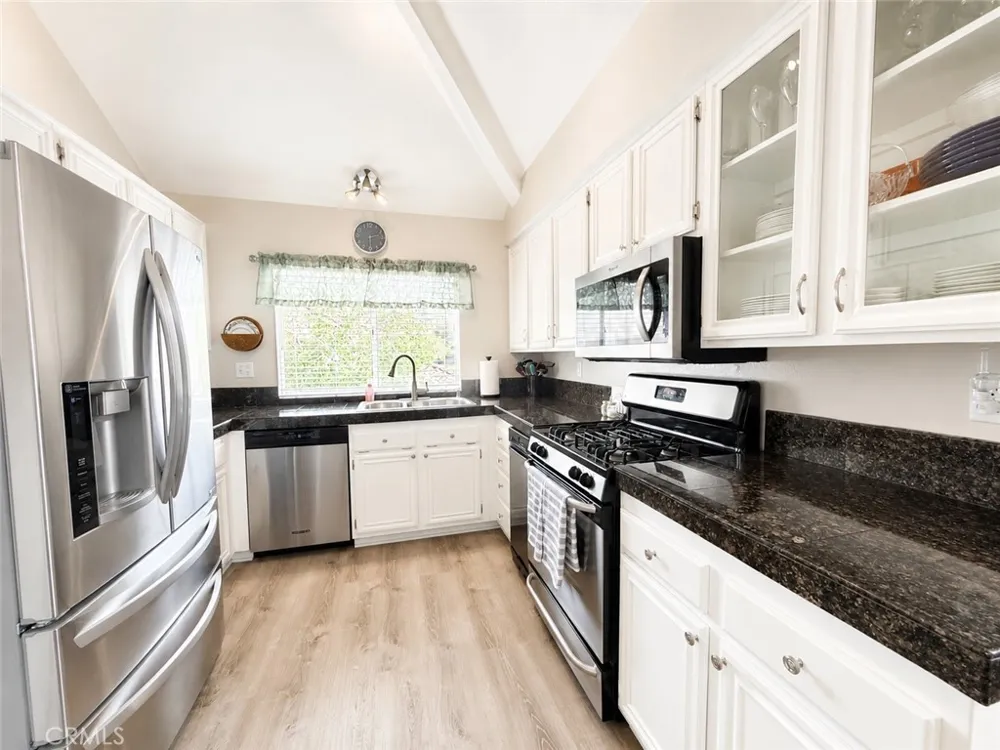 478 Shelburne Lane, Unit B Simi Valley, CA 93065