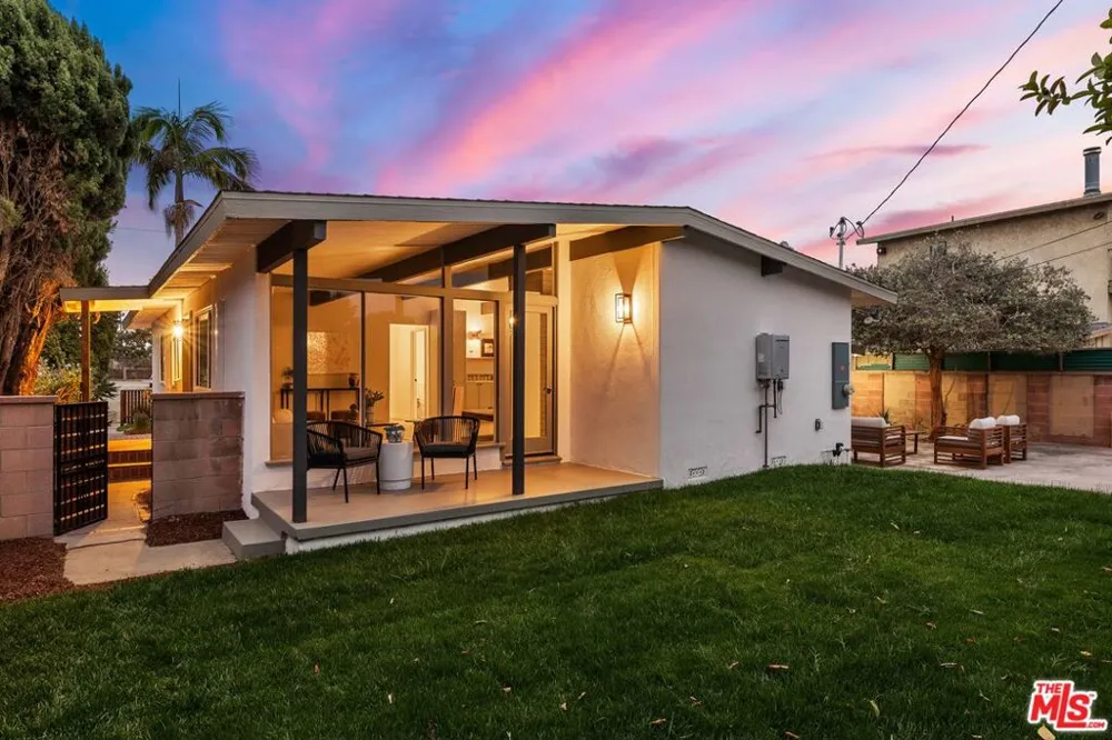 24005 Fulmar Avenue Torrance, CA 90501