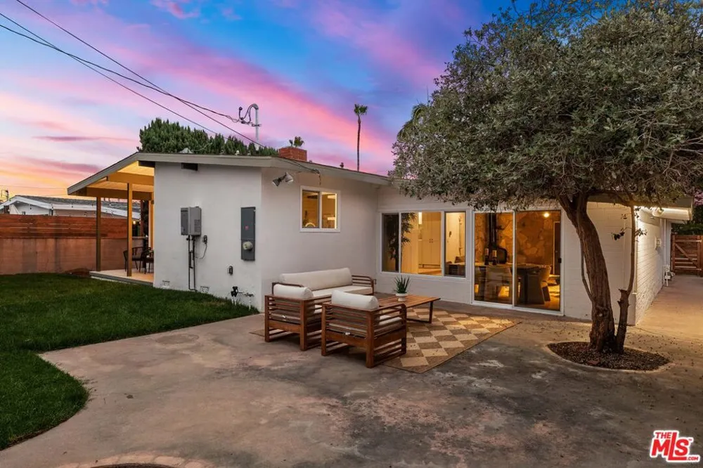 24005 Fulmar Avenue Torrance, CA 90501
