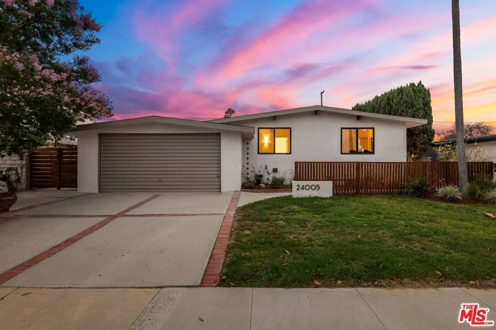 24005 Fulmar Avenue Torrance, CA 90501