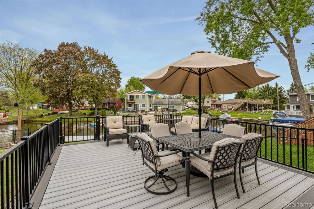 9474 Thames Boulevard White Lake Charter Township, MI 48386