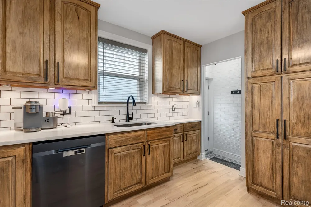 9474 Thames Boulevard White Lake Charter Township, MI 48386