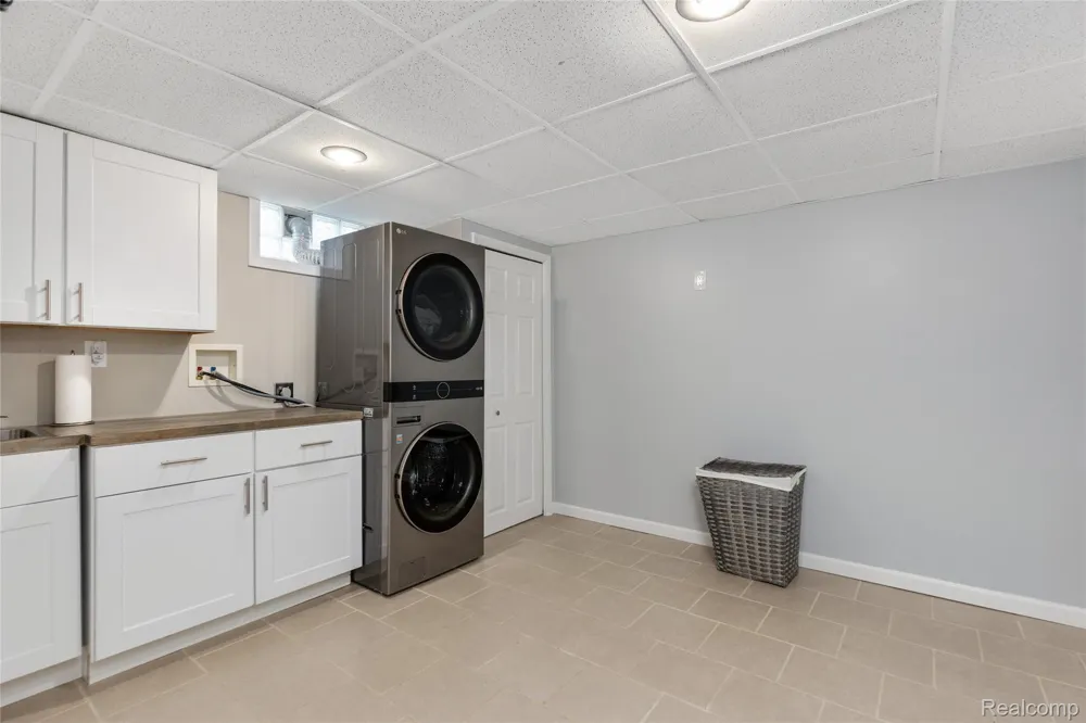 9474 Thames Boulevard White Lake Charter Township, MI 48386