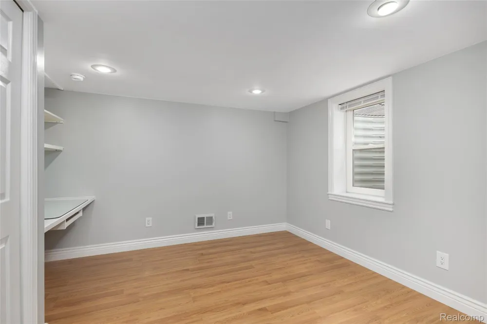9474 Thames Boulevard White Lake Charter Township, MI 48386