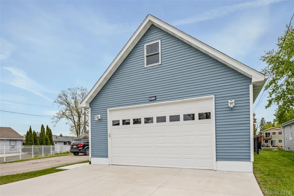9474 Thames Boulevard White Lake Charter Township, MI 48386