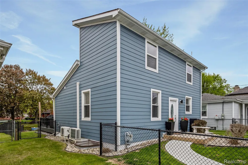 9474 Thames Boulevard White Lake Charter Township, MI 48386
