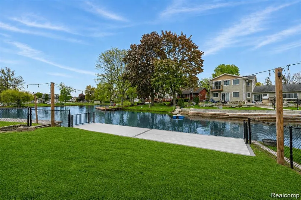 9474 Thames Boulevard White Lake Charter Township, MI 48386