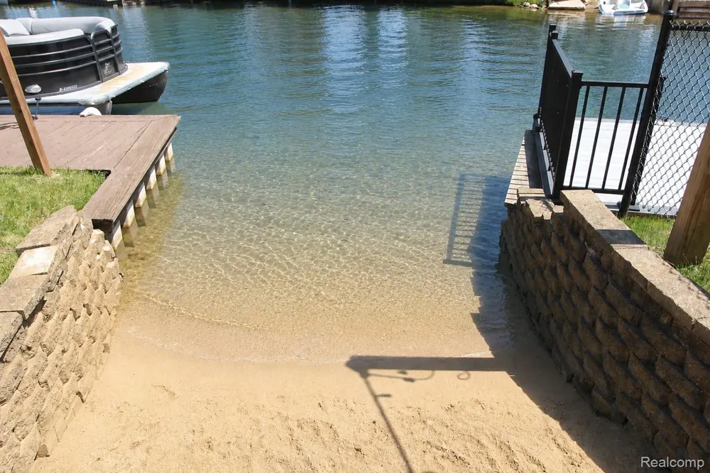 9474 Thames Boulevard White Lake Charter Township, MI 48386