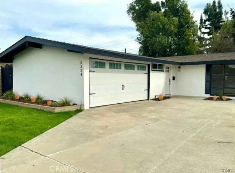 2324 W Palm Avenue Orange, CA 92868