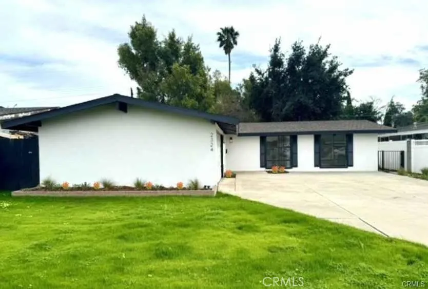 2324 W Palm Avenue Orange, CA 92868