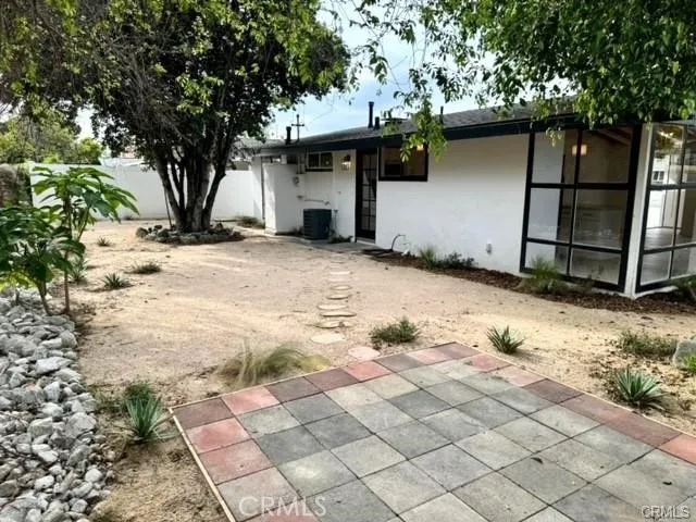 2324 W Palm Avenue Orange, CA 92868