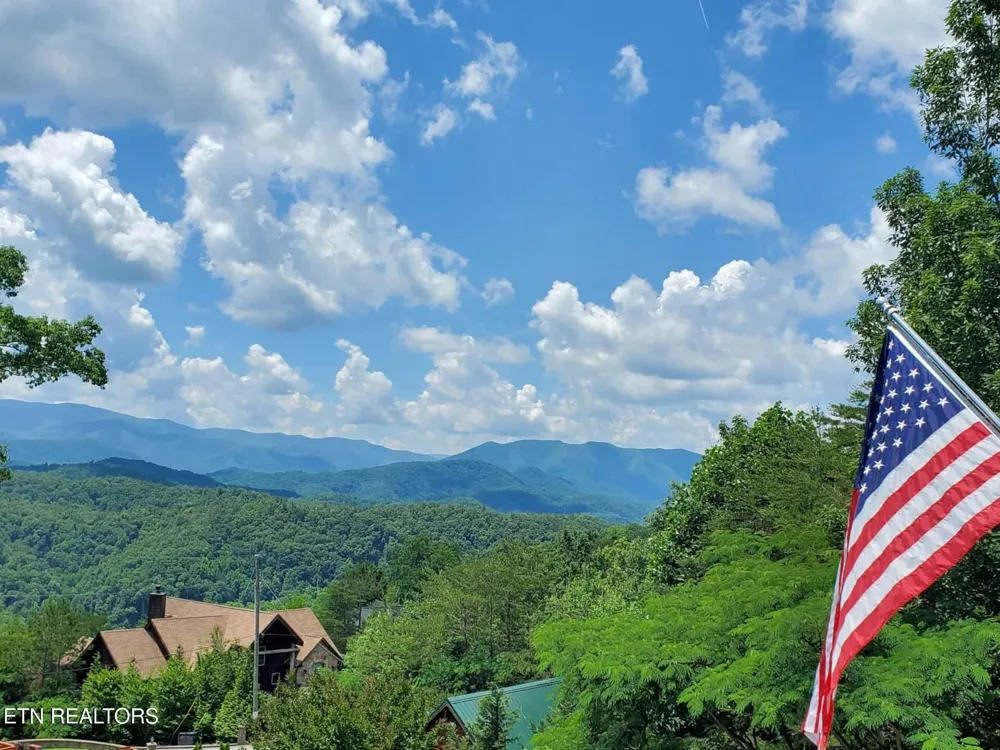 210 Meghans Way Townsend, TN 37882