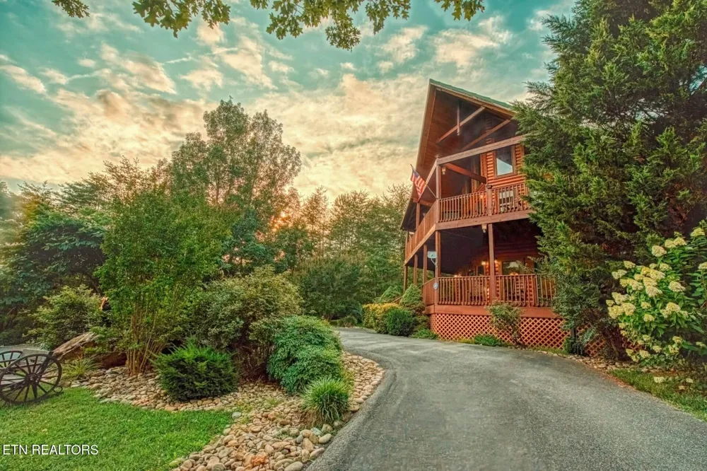 210 Meghans Way Townsend, TN 37882