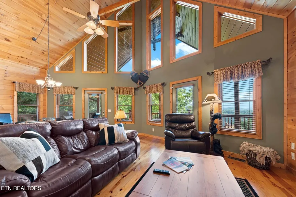 210 Meghans Way Townsend, TN 37882