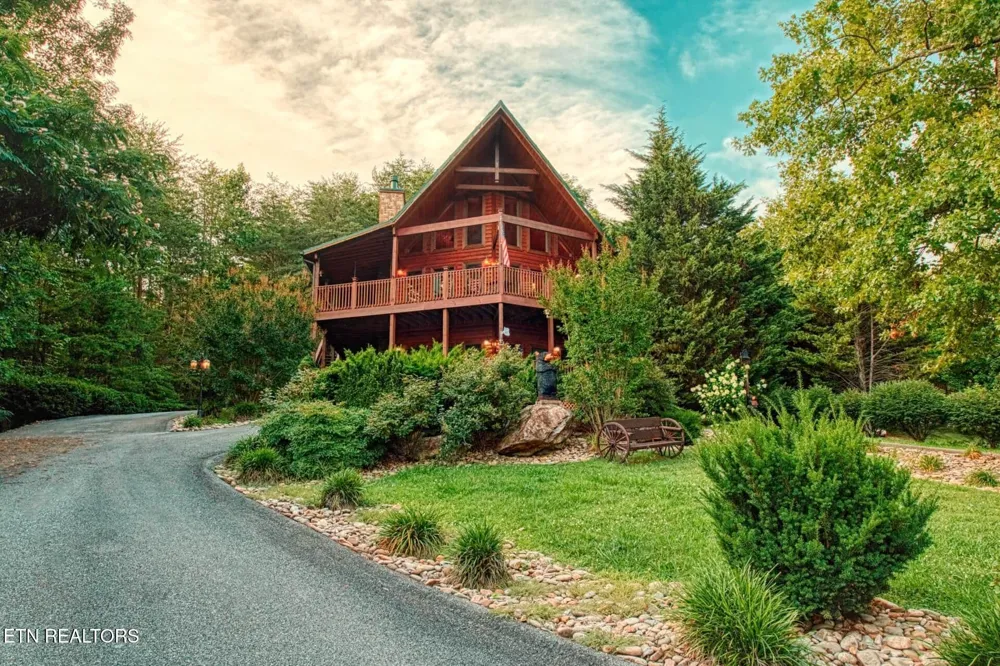 210 Meghans Way Townsend, TN 37882