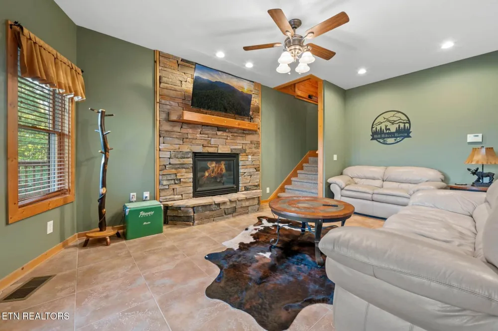 210 Meghans Way Townsend, TN 37882
