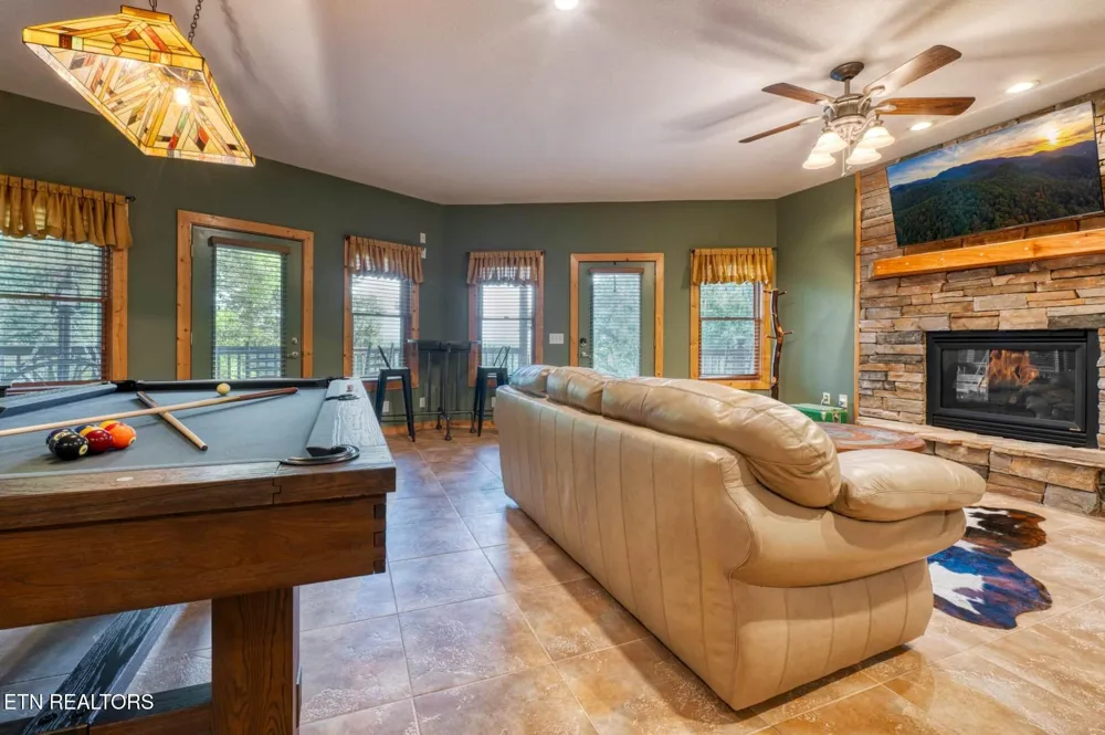 210 Meghans Way Townsend, TN 37882